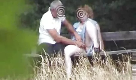 Blond und brünett spielen und lecken Fotzen gute erotikfilme