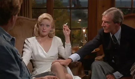 Die blonde Hottie bekommt gleichzeitig erotikfilme netflix einen Schwanz in ein feuchtes Loch