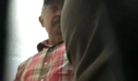 Blondine bekommt Cumshot auf den Arsch italienische erotikfilme