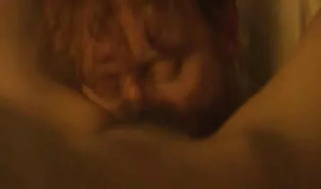 Die wunderschöne Milf netflix filme erotik Sara nimmt einen riesigen schwarzen Schwanz tief in sich auf