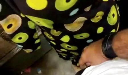 Charlie Chase strippt und hämmert den Schwanz erotik film online des Geburtstagskinds
