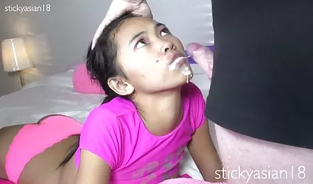 Mutter Milf befasst sich schlampig Blowjob, ficken ein erotik kino film Mädchen von einem jungen Mann