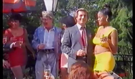 Der Tag der offenen netflix erotikfilme Tür wird zu einem Dreier-DP für eine natürliche Blondine