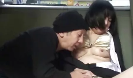 Die vollbusige Kendall steckt einen Vibrator in ihre netflix erotikfilme Muschi